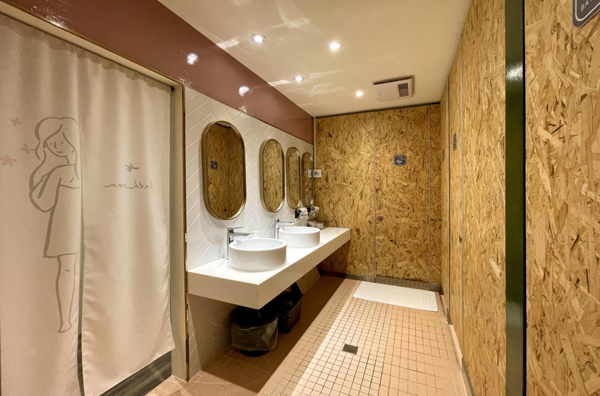 Funtime Hostel Chiayi City Exterior photo