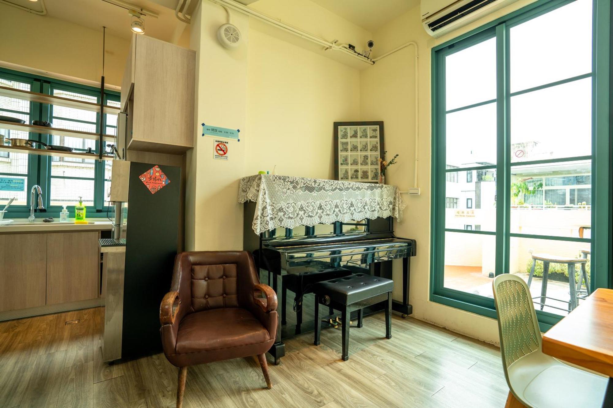 Funtime Hostel Chiayi City Exterior photo